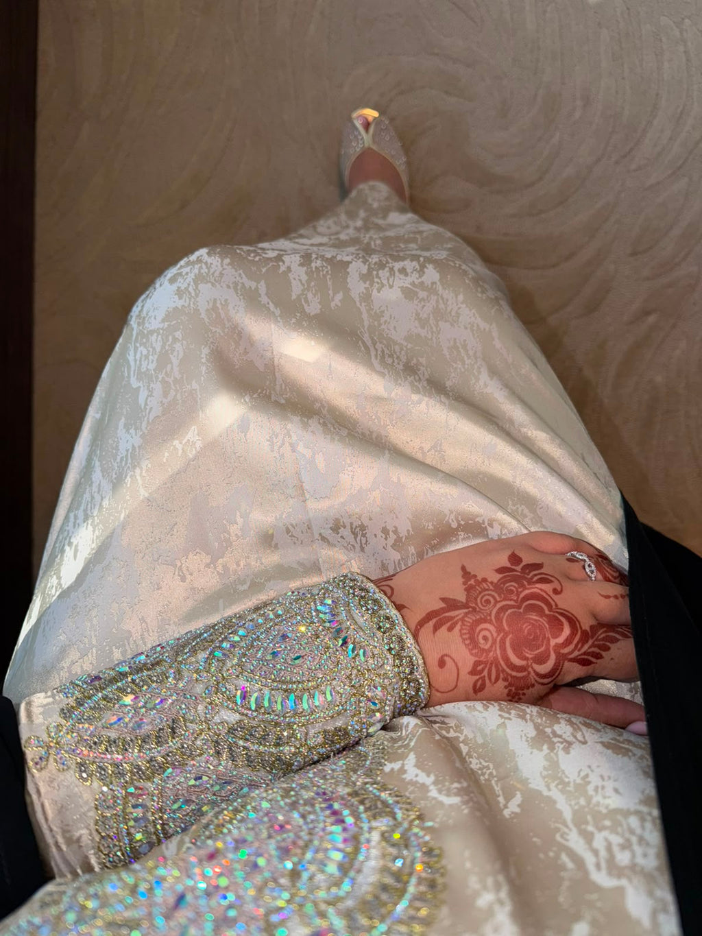 Mukhawar Emirati (beige)