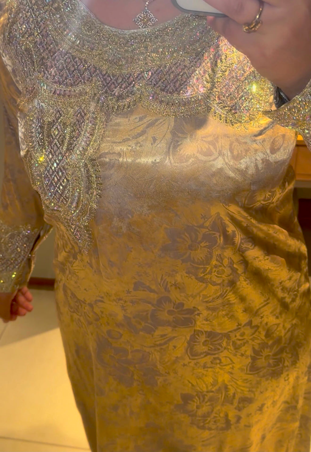 Mukhawar Emirati (Taupe)