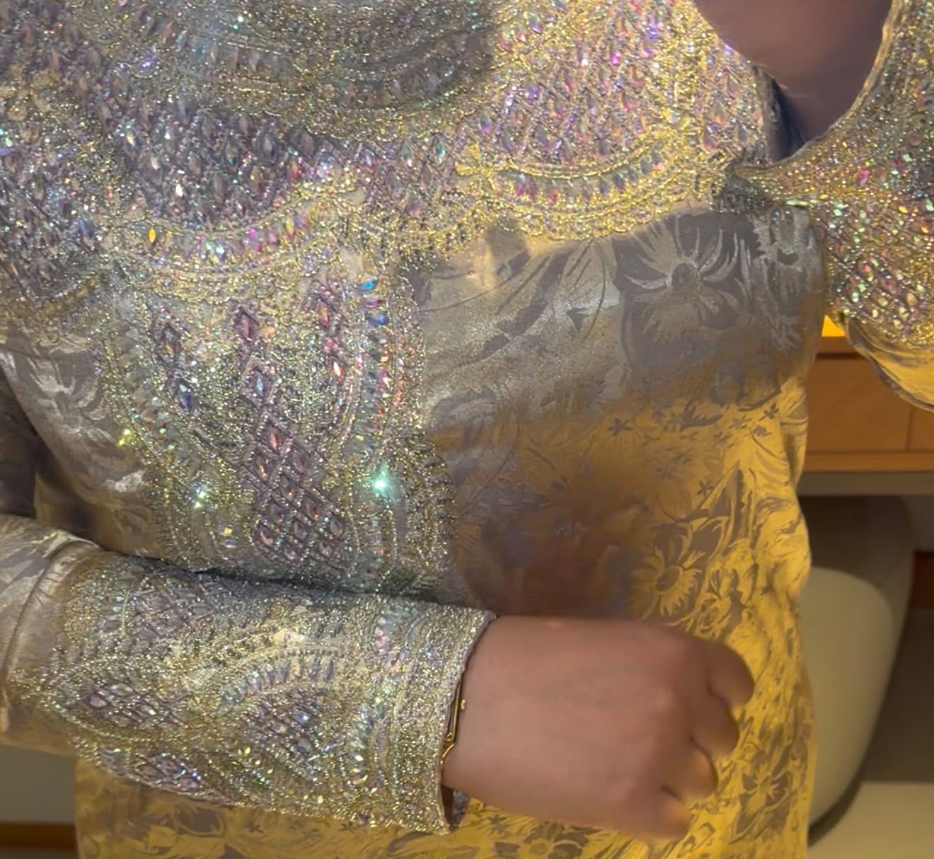 Mukhawar Emirati (Taupe)